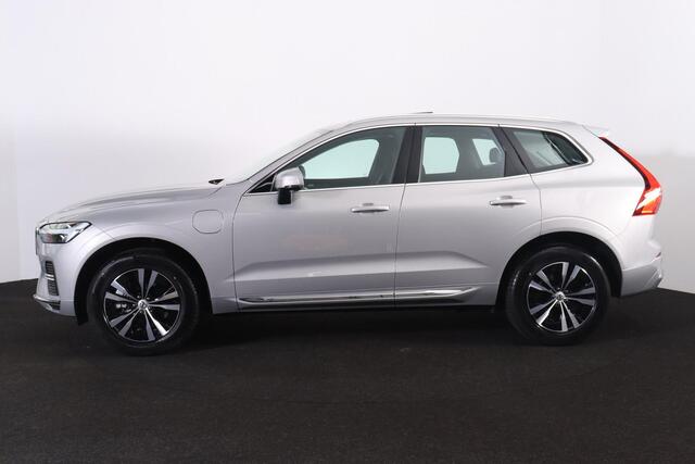 Volvo XC60 T6 Recharge AWD Core Bright - LONG RANGE - Panorama/schuifdak - IntelliSafe Assist & Surround - Parkeercamera achter - Verwarmde voorstoelen, stuur & achterbank - Parkeersensoren voor & achter - Draadloze tel. lader - 18' LMV