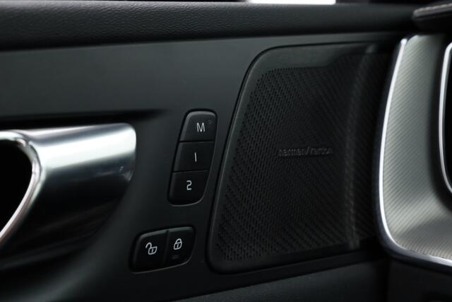 Volvo XC60 T8 Recharge R-Design | Pano | HUD | 360cam | H&K | Elek. Trekhaak | Memory seats | 21''