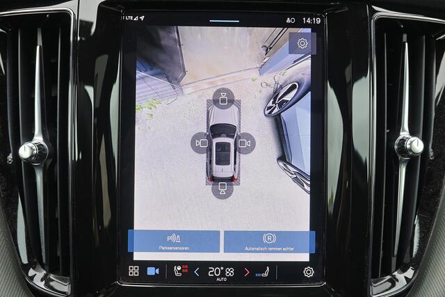 Volvo XC60 T6 Recharge AWD Plus Black Edition - LONG RANGE - Panorama/schuifdak - IntelliSafe Assist & Surround - 360º Camera - Verwarmde voorstoelen, stuur & achterbank - Parkeersensoren voor & achter - Elektr. bedienb. voorstoelen met geheugen - Head up display -