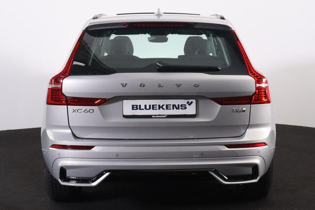 Volvo XC60 T6 Recharge AWD Plus Dark - Panorama/schuifdak - IntelliSafe Assist & Surround - 360º Camera - Verwarmde voorstoelen, stuur & achterbank - Parkeersensoren voor & achter - Elektr. bedienb. voorstoelen met geheugen - Draadloze tel. lader - Elektr. inklapbar