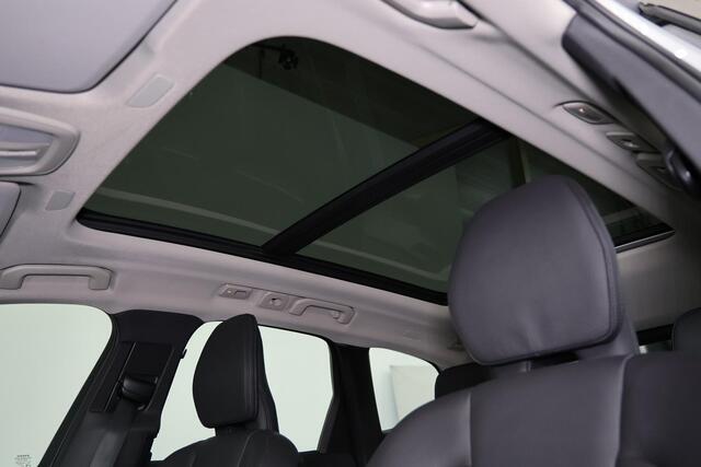 Volvo XC60 T6 Recharge AWD Plus Dark - Panorama/schuifdak - IntelliSafe Assist & Surround - 360º Camera - Verwarmde voorstoelen, stuur & achterbank - Parkeersensoren voor & achter - Elektr. bedienb. voorstoelen met geheugen - Draadloze tel. lader - Elektr. inklapbar