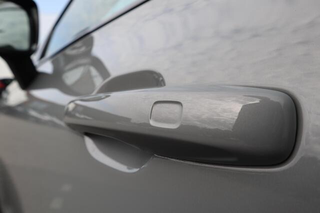 Volvo XC60 2.0 T6 Plug-in hybrid AWD Plus Dark | 360-camera | Schuif/kanteldak | Stuur & Stoelverwarming V+A | Trekhaak |