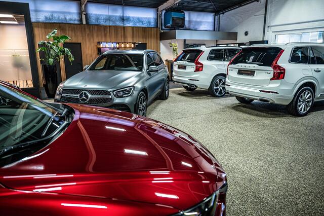 Volvo XC60 2.0 T8 Plug-in hybrid Ultra Black Edition *455Pk* | Luchtvering | Open dak | Massage | Bowers & Wilkins | Trekhaak | Adapt. cruise control