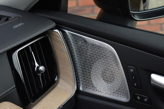 Volvo XC60 T6 350PK Plug-in hybrid AWD Ultra Dark Executive Edition |