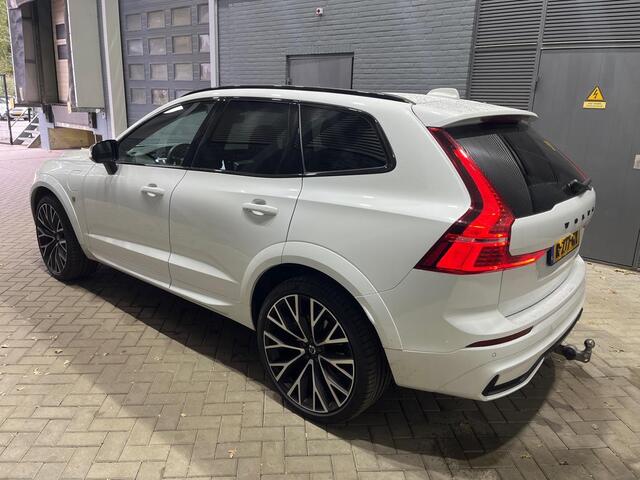 Volvo XC60 T6 Plug-in hybrid R-Design | 22 Inch | Panoramadak | ACC | Head-Up | Trekhaak | Stoel+Stuurverwarming