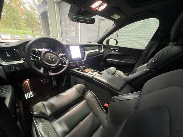Volvo XC60 T6 Plug-in hybrid R-Design | 22 Inch | Panoramadak | ACC | Head-Up | Trekhaak | Stoel+Stuurverwarming