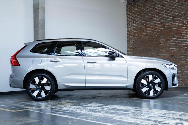 Volvo XC60 T6 Plug-in hybrid AWD Ultra Dark | Verwarmde Voorstoelen, Stuurwiel en Achterbank | Panoramisch Schuif-/Kanteldak | Semi- Elektrische Trekhaak | Harman Kardon Premium Audio | 360-Camera | Adaptieve Cruise Control | Draadloze Telefoonlader
