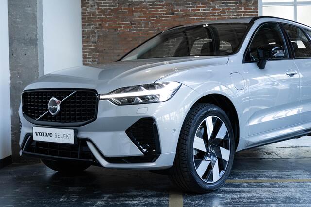 Volvo XC60 T6 Plug-in hybrid AWD Ultra Dark | Verwarmde Voorstoelen, Stuurwiel en Achterbank | Panoramisch Schuif-/Kanteldak | Semi- Elektrische Trekhaak | Harman Kardon Premium Audio | 360-Camera | Adaptieve Cruise Control | Draadloze Telefoonlader