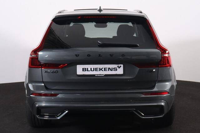 Volvo XC60 T6 Plug-in hybrid AWD Ultra Dark - Luchtvering - Panorama/schuifdak - IntelliSafe Assist & Surround - 360º Camera - Harman/Kardon audio - Adaptieve LED koplampen - Nappaleder - Verwarmde voorstoelen, stuur & achterbank - Stoelventilatie - Parkeersensoren 