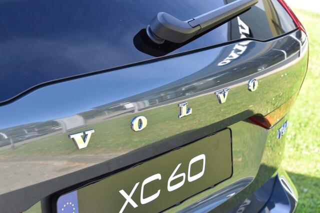 Volvo XC60 T6 350PK Plug-in hybrid AWD Ultra Dark Nieuw | Luchtvering | 21"LMV | 360 camera | Panodak | HUD | H&K
