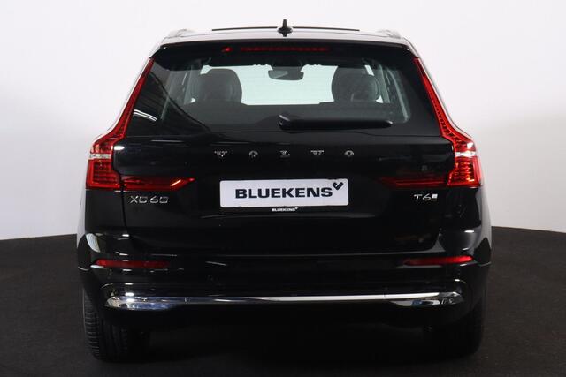 Volvo XC60 T6 Recharge AWD Core Bright - LONG RANGE - Panorama/schuifdak - IntelliSafe Assist & Surround - Parkeercamera achter - Verwarmde voorstoelen, stuur & achterbank - Parkeersensoren voor & achter - Draadloze tel. lader - Elektr. inklapbare trekhaak - 18' LMV