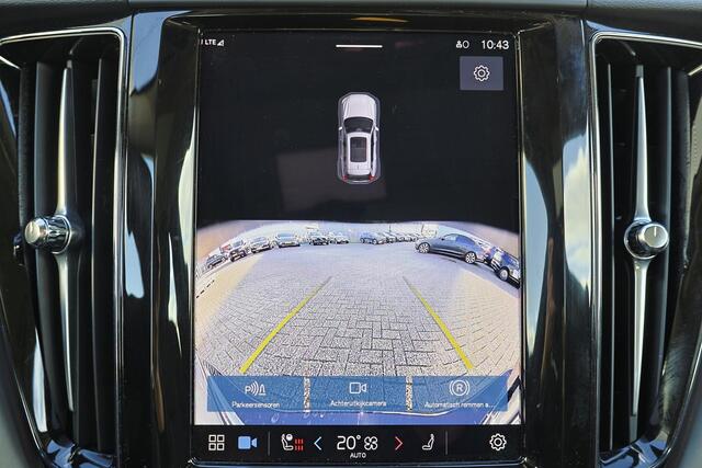 Volvo XC60 T6 Recharge AWD Core Bright - LONG RANGE - Panorama/schuifdak - IntelliSafe Assist & Surround - Parkeercamera achter - Verwarmde voorstoelen, stuur & achterbank - Parkeersensoren voor & achter - Draadloze tel. lader - Elektr. inklapbare trekhaak - 18' LMV