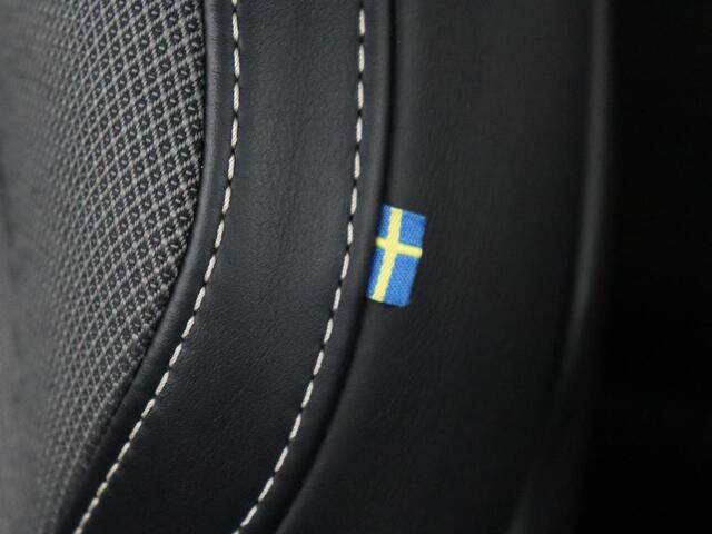 Volvo XC60 2.0 Recharge T8 AWD R Design | Panoramadak | Head-Up | Trekhaak | Harman/Kardon | Camera | Adaptive cruise | Stoelverwarming | Memory | Navigatie