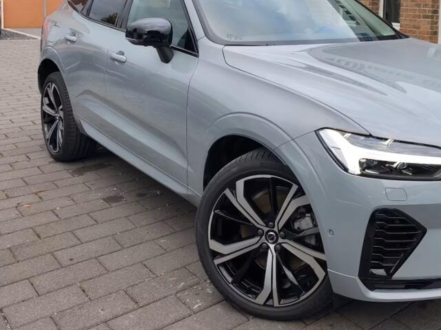 Volvo XC60 2.0 T8 Plug-in hybrid AWD Plus Dark (335kW/455PK) FULL OPTION ** 1e EIG - Ex VOLVO - ¤ 25.000,= onder NP ** ** INFORMEER OOK NAAR ONZE AANTREKKELIJKE FINANCIAL-LEASE TARIEVEN **