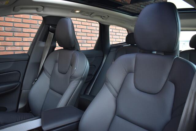 Volvo XC60 T6 350PK Plug-in hybrid AWD Ultra Dark | Trekhaak | 360 Camera |