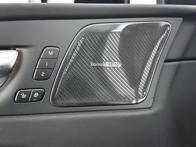 Volvo XC60 T8 Aut. Plug-in hybrid AWD Ultra Bright | Panoramadak | Luchtvering | 360° camera | Harman Kardon | Trekhaak