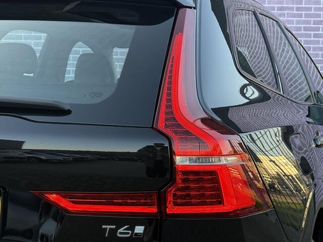 Volvo XC60 2.0 T6 Plug-in hybrid AWD Plus Dark | Adaptive cruise control | 360° camera | Trekhaak | Stoel- en stuurverwarming | Dode hoek detectie BLIS |