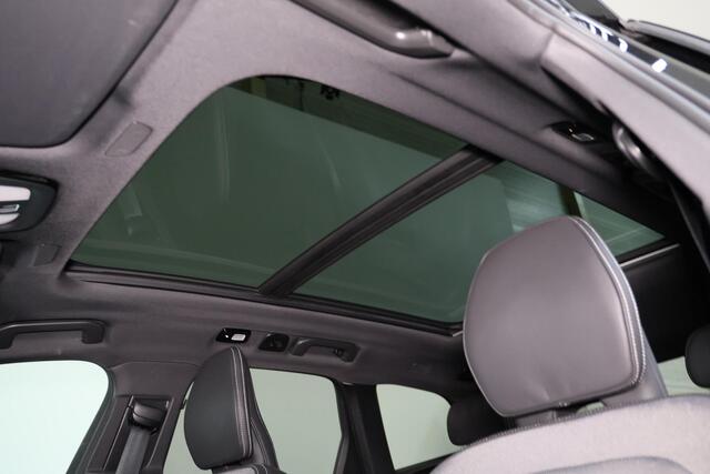 Volvo XC60 T8 Recharge AWD Ultra Black Edition - Panorama/schuifdak - IntelliSafe Assist & Surround - 360º Camera - Harman/Kardon audio - Adaptieve LED koplampen - Verwarmde voorstoelen, stuur & achterbank - Parkeersensoren voor & achter - Elektr. bedienb. voorstoel