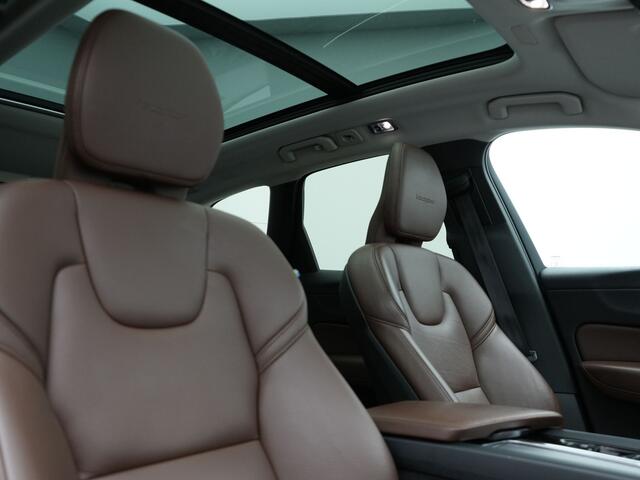 Volvo XC60 T8 Twin Engine AWD Inscription Plug In Hybrid 391pk Dealer O.H. PHEV | Trekhaak Af Fabriek | Panodak | Adaptive Cruise | Camera | Harman & Kardon | Lederen Sportstoelen Memory & Verwarmd | 19"L.M | Apple Carplay | Blis | Navigatie | DAB |