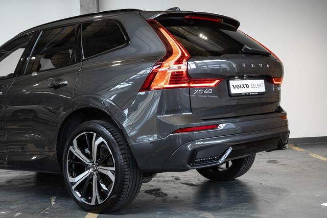Volvo XC60 T8 Plug-in hybrid AWD Ultra Dark | 360° Parkeercamera | Stoelverwarming | 21'' Lichtmetalen velgen | Luchtvering | Electrische Wegklapbare Trekhaak | Harman Kardon Premium Audio | Google Infotainment | Longe Range