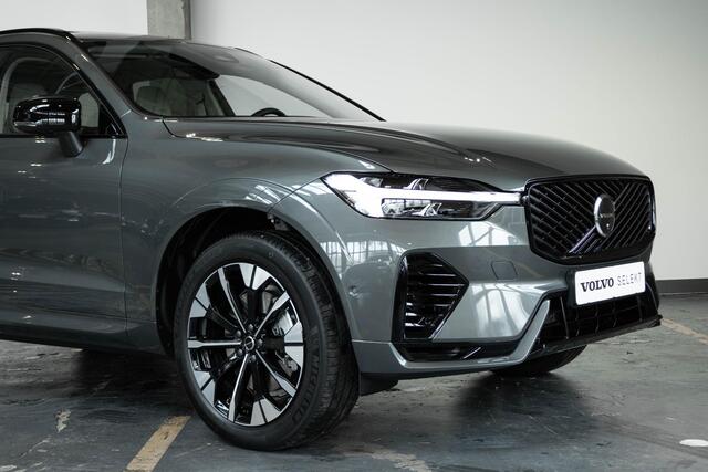 Volvo XC60 T6 Plug-in hybrid AWD Plus Dark | Harman Kardon Premium Audio | Blond Lederen Bekleding | Nieuw Model | 20'' Lichtmetalen Velgen | Head-Up Display | Panoramadak | 360° Parkeercamera | Parkeersensoren voor + achter