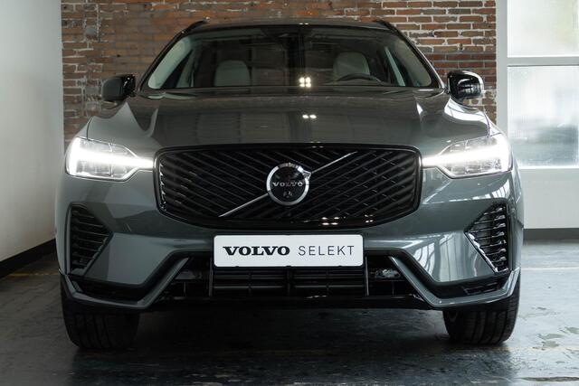 Volvo XC60 T6 Plug-in hybrid AWD Plus Dark | Harman Kardon Premium Audio | Blond Lederen Bekleding | Nieuw Model | 20'' Lichtmetalen Velgen | Head-Up Display | Panoramadak | 360° Parkeercamera | Parkeersensoren voor + achter