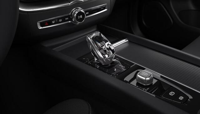 Volvo XC60 2.0 T6 Plug-in hybrid AWD Plus Black Edition | Luchtvering | Premium Pack | Panoramadak | Donker Glas | 360 Camera | Donker Glas |