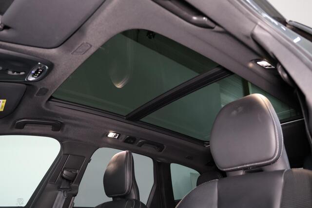 Volvo XC60 T8 Recharge AWD R-Design - Luchtvering - Panorama/schuifdak - IntelliSafe Assist & Surround - 360º Camera - Harman/Kardon audio - Adaptieve LED koplampen - Verwarmde voorstoelen, stuur & achterbank - Parkeersensoren voor & achter - Elektr. bedienb. voorst