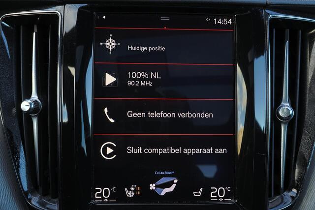 Volvo XC60 T8 Recharge AWD R-Design - Luchtvering - Panorama/schuifdak - IntelliSafe Assist & Surround - 360º Camera - Harman/Kardon audio - Adaptieve LED koplampen - Verwarmde voorstoelen, stuur & achterbank - Parkeersensoren voor & achter - Elektr. bedienb. voorst