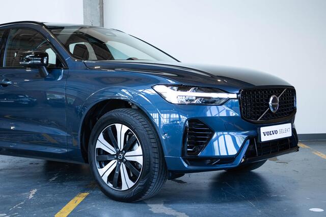 Volvo XC60 T6 Plug-in hybrid AWD Plus Dark | Adaptive cruise control | 360° parkeercamera | BLIS | Wegklapbare trekhaak | Panoramadak | Stoel en stuurwielverwarming | Lederen bekleding | Google infotainment | Parkeersensoren voor + achter