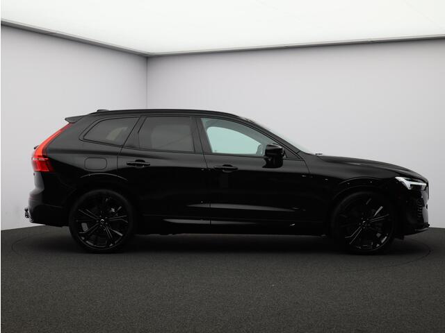 Volvo XC60 2.0 T8 Plug-in hybrid AWD Ultra Black Edition / Luchtvering / Head up display. / Trekhaak / Pan. dak / Harman Kardon / Stoel+stuur+achterbankverwarming