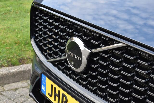 Volvo XC60 T8 AWD 455PK Plug-in Hybrid Ultra Dark | Bowers & Wilkins | Luchtvering | HUD | Massage | Trekhaak |