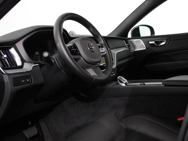 Volvo XC60 2.0 T6 Plug-in hybrid AWD Ultra Black Edition | Leder | Bowers & Wilkins Premium sound | Trekhaak Electrisch | Camera | Navigatie Google