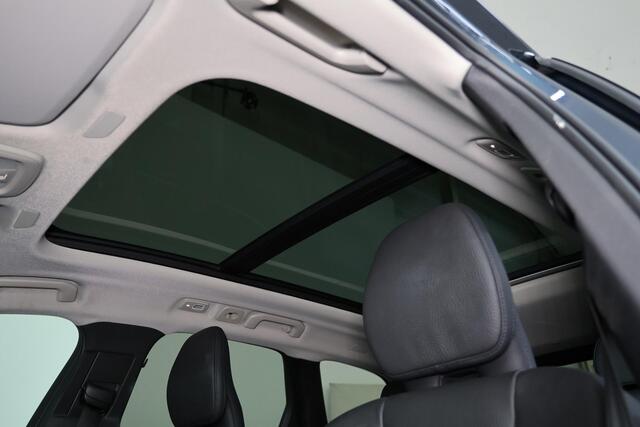 Volvo XC60 T6 Recharge AWD Plus Bright - Panorama/schuifdak - IntelliSafe Assist & Surround - 360º Camera - Harman/Kardon audio - Adaptieve LED koplampen - Verwarmde voorstoelen, stuur & achterbank - Parkeersensoren voor & achter - Elektr. bedienb. voorstoelen met g