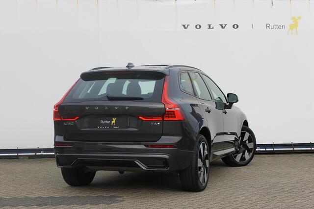 Volvo XC60 T6 350PK Automaat Plug-in hybrid AWD Ultra Dark Head-up display / Semi elektrisch wegklapbare trekhaak / Panoramisch schuif-kanteldak / Harman Kardon audio