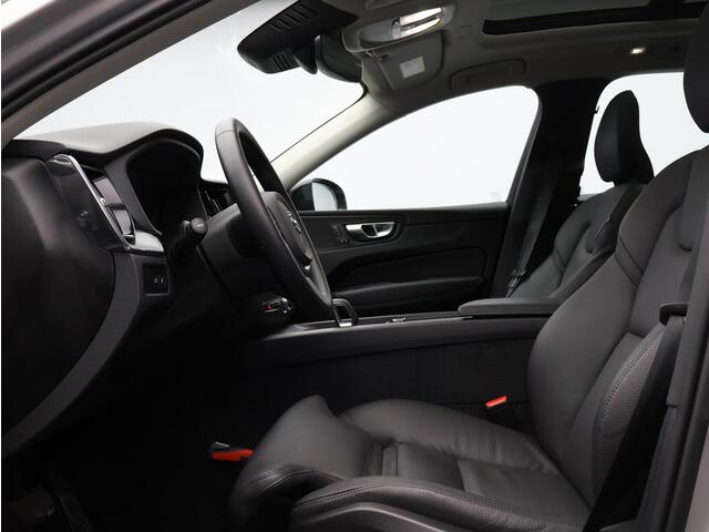 Volvo XC60 T6 AWD Plug-in hybrid AWD Plus Dark / Trekhaak / Pan. dak / Elektr. bed. stoelen / Stoel+stuur+achterbankverwarming