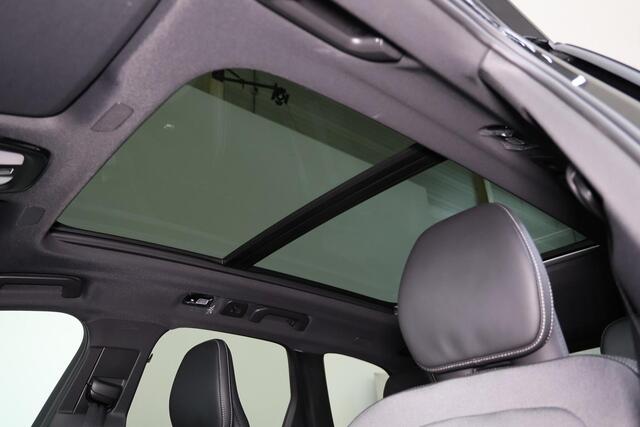 Volvo XC60 T6 Recharge AWD Plus Black Edition - Panorama/schuifdak - IntelliSafe Assist & Surround - 360º Camera - Harman/Kardon audio - Adaptieve LED koplampen - Verwarmde voorstoelen, stuur & achterbank - Parkeersensoren voor & achter - Elektr. bedienb. voorstoele