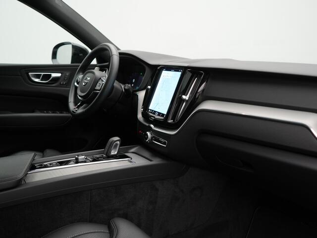 Volvo XC60 T6 AWD R-Design Plug In Hybrid 350pk Dealer O.H. PHEV | Luchtvering | Trekhaak Af Fabriek | Panodak | Head Up | Adaptive Cruise | 360 Camera | Lederen Sportstoelen Massage & Ventilatie & Memory | Google Assistent | Apple Carplay | 21"L.M |
