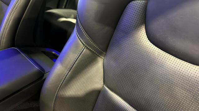 Volvo XC60 2.0 T8 AWD Recharge Long Range 335kW/455pk Aut8 Ultimate Bright LUCHTVERING + HARMAN/KARDON + PANORAMADAK + PILOT ASSIST + ADAPT.CRUISE + LANE ASSIST + STOELMASSAGE + STOELVERWARMING&-VENTILATIE + 360 CAMERA + HEAD-UP + PARKSENSOREN + 19" LM-VELGEN!!