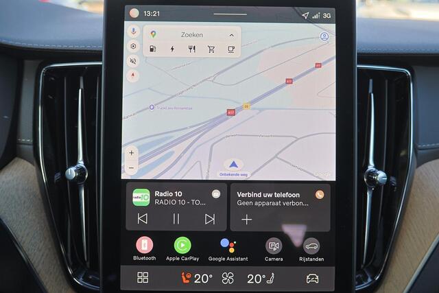 Volvo XC60 T6 Recharge AWD Ultra Dark - Panorama/schuifdak - IntelliSafe Assist & Surround - 360º Camera - Harman/Kardon audio - Adaptieve LED koplampen - Verwarmde voorstoelen, stuur & achterbank - Parkeersensoren voor & achter - Elektr. bedienb. voorstoelen met ge