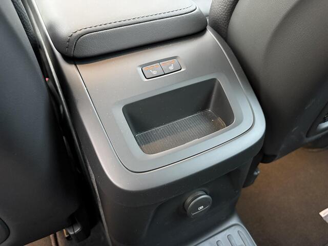 Volvo XC60 T6 Plug-in hybrid AWD Ultra Dark | Harman/Kardon | stoel/stuurverwarming | 360 camera | trekhaak |