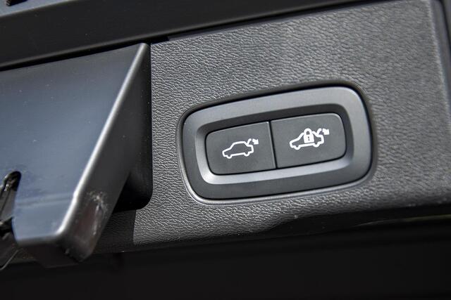 Volvo XC60 RECHARGE T6 AWD INSCRIPTION EXPRESSION LUCHTVERING / HEY GOOGLE / PANO / TREKHAAK