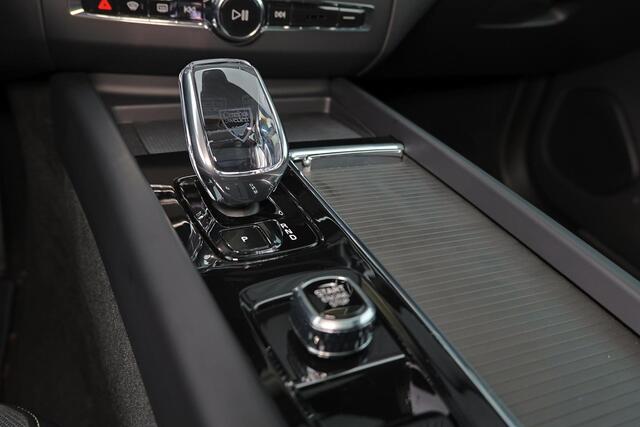 Volvo XC60 T6 Recharge AWD Plus Black Edition - Panorama/schuifdak - IntelliSafe Assist & Surround - 360º Camera - Harman/Kardon audio - Adaptieve LED koplampen - Verwarmde voorstoelen, stuur & achterbank - Parkeersensoren voor & achter - Elektr. bedienb. voorstoele