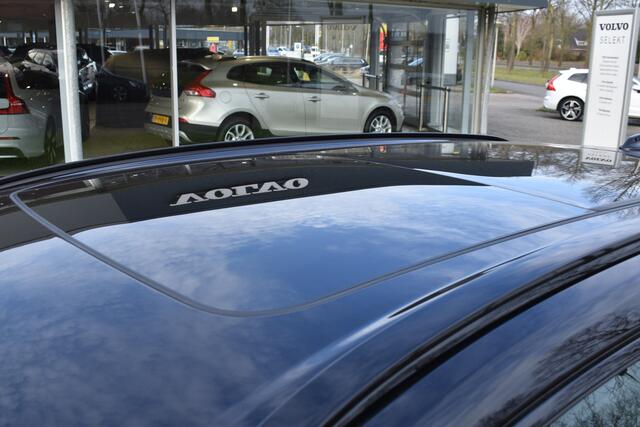 Volvo XC60 T6 350PK Automaat Plug-in hybrid AWD Plus Dark | Trekhaak | ACC | Allseason | Blis | Leder | Stuurverwarming