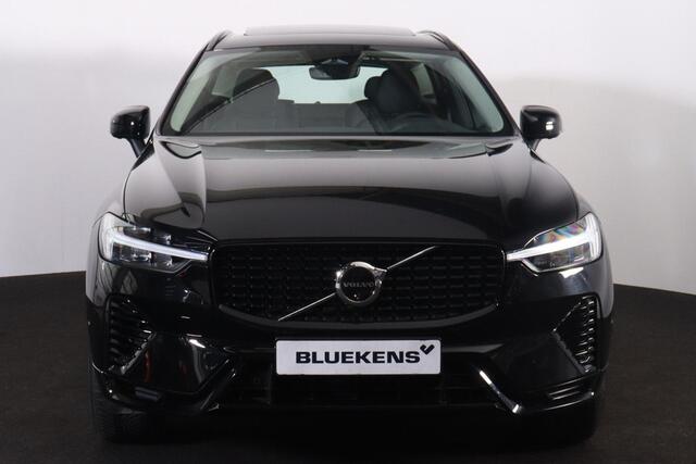 Volvo XC60 T6 Recharge AWD Plus Dark - Panorama/schuifdak - IntelliSafe Assist & Surround - 360º Camera - Verwarmde voorstoelen, stuur & achterbank - Parkeersensoren voor & achter - Elektr. bedienb. voorstoelen met geheugen - Draadloze tel. lader - Elektr. inklapbar