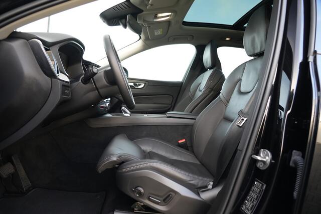 Volvo XC60 2.0 T6 Plug-in hybrid AWD Ultimate Dark 350pk Panoramadak/Luchtvering/360Camera