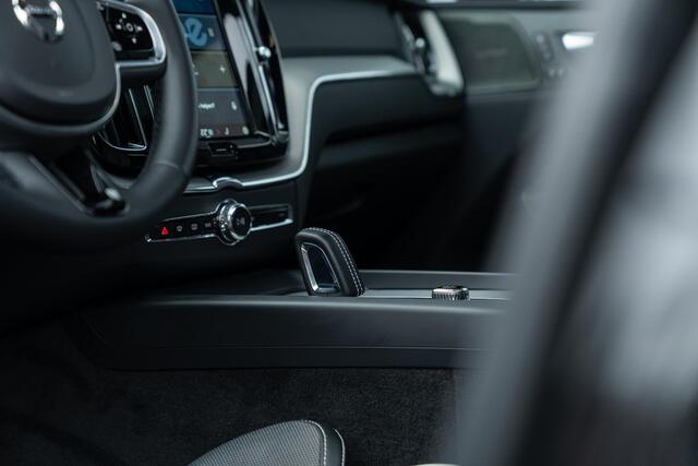 Volvo XC60 T6 Plug-in hybrid AWD R-Design Aut. | Long Range | Google Maps | Adaptieve Cruise Control | Panoramadak | Trekhaak | Harman Kardon Audio | Stoel-/Stuur-/Voorruitverwarming | Parkeercamera |