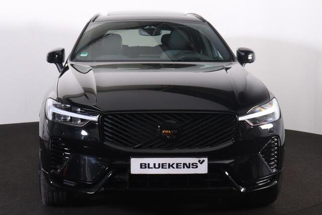 Volvo XC60 T6 Recharge AWD Plus Black Edition - Panorama/schuifdak - IntelliSafe Assist & Surround - 360º Camera - Harman/Kardon audio - Adaptieve LED koplampen - Verwarmde voorstoelen, stuur & achterbank - Parkeersensoren voor & achter - Elektr. bedienb. voorstoele