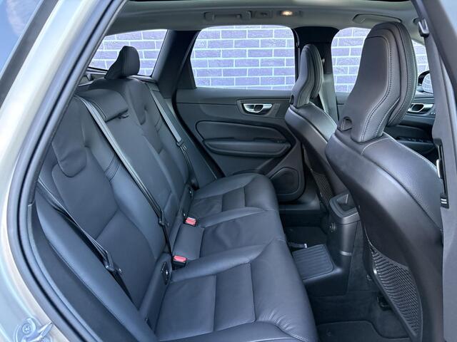 Volvo XC60 2.0 T6 Plug-in hybrid AWD Plus Dark 360 Camera | Trekhaak | Panorama dak | High Performance Audio | Memory stoelen | leder | stoel + stuur verwarming | draadloos telefoon lader | All Season banden |