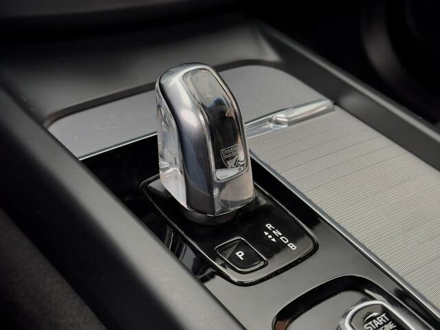 Volvo XC60 2.0 T8 AUT8 TWIN ENGINE AWD INSCRIPTION PANODAK LEDER NAVI CAMERA360 DIGI-DASH APPLE-CARPLAY HEAD-UPP LED LMV PDC